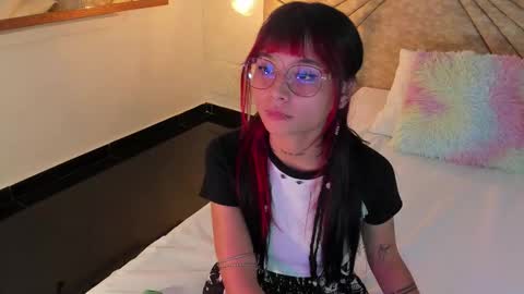           online show from March 25, 2026, 8:15 pm