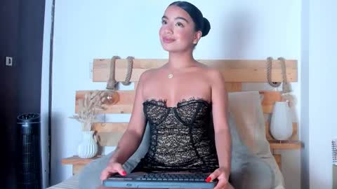 valentina online show from November 1, 2025, 5:20 am