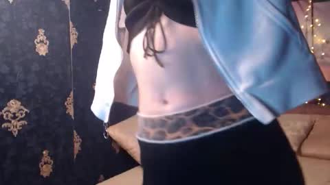 EmmaGoldX online show from November 13, 2025, 2:43 am