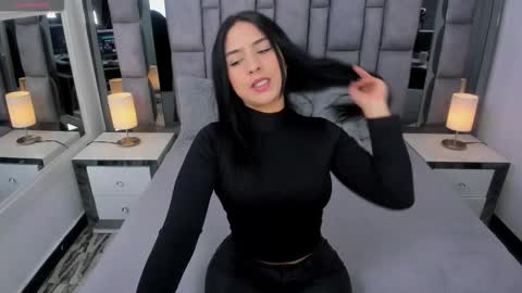 EMMA HILL online show from October 5, 2025, 12:47 pm