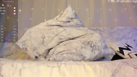 emmahotvibe online show from December 13, 2024, 4:11 am