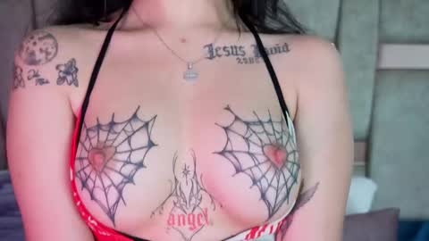 emmajohanson online show from November 21, 2025, 7:01 pm