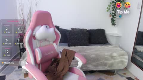 Emma  online show from September 25, 2025, 12:03 am