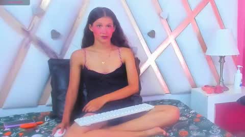 Snapshot of emmapetty chatting on September 25, 2025, 9:18 pm Emmapetty online show from September 25, 2025, 9:18 pm