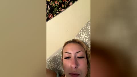 emmaraee online show from May 17, 2026, 6:15 pm