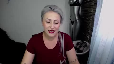 Snapshot of emmarizzoo chatting on May 5, 2026, 8:06 pm Emma online show from May 5, 2026, 8:06 pm