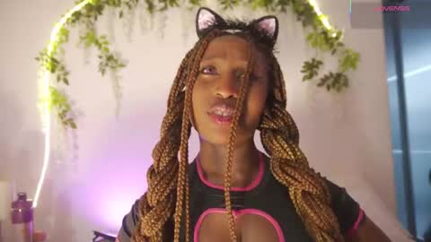 Snapshot of emmasanzoficial chatting on December 18, 2025, 11:38 am Sara online show from December 18, 2025, 11:38 am