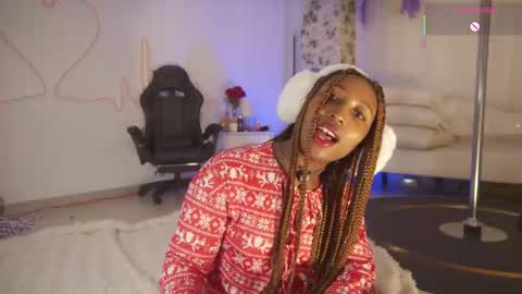 Snapshot of emmasanzoficial chatting on December 22, 2025, 12:35 pm Sara online show from December 22, 2025, 12:35 pm