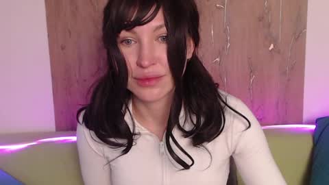 emmastinsen online show from May 25, 2026, 4:07 am