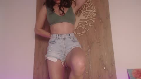 emmastinsen online show from May 27, 2026, 4:53 am