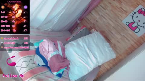 Snapshot of emmasummers469 chatting on December 27, 2024, 8:28 pm Emma online show from December 27, 2024, 8:28 pm