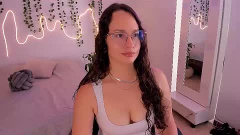 Emma Torres online show from October 9, 2025, 2:15 pm