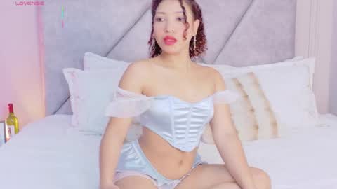 Snapshot of emmawilliaamss chatting on May 19, 2026, 12:22 pm Emma online show from May 19, 2026, 12:22 pm