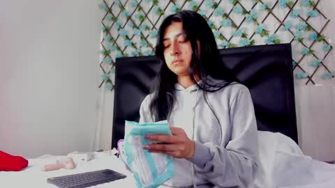  Emma  online show from April 16, 2026, 12:39 pm