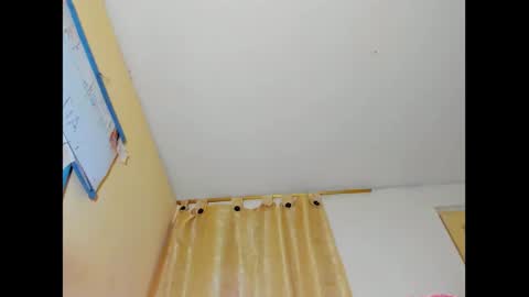 Snapshot of emmawuilian chatting on March 3, 2025, 12:37 am hi im emmalina welcome to your happy place online show from March 3, 2025, 12:37 am