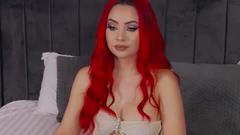 Snapshot of emmelyn_ chatting on February 4, 2026, 4:29 am Emm online show from February 4, 2026, 4:29 am