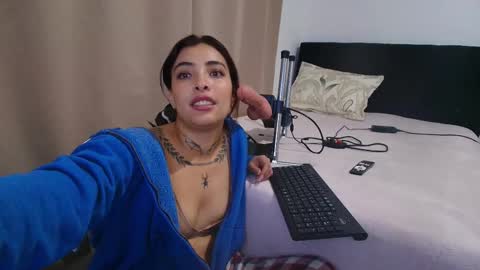 emmi_11 online show from January 16, 2026, 1:09 am