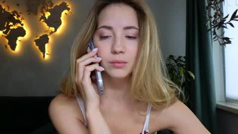 Snapshot of emmi_rosee chatting on April 28, 2026, 9:36 am Miss Emmi online show from April 28, 2026, 9:36 am