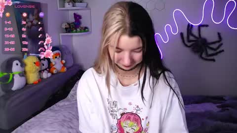 emmie_everly online show from April 12, 2026, 7:19 pm