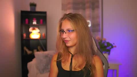 Emmie online show from October 10, 2025, 6:18 pm