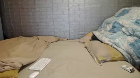 Snapshot of emmily000 chatting on November 10, 2025, 8:41 pm Emmily000 online show from November 10, 2025, 8:41 pm