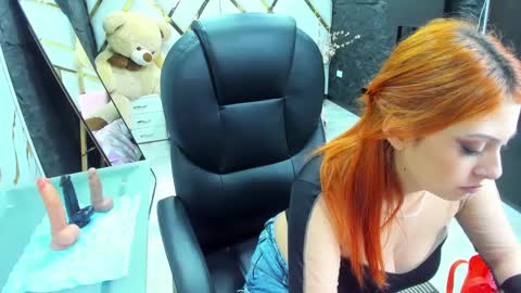 EmmilyWalker online show from October 10, 2025, 3:05 am