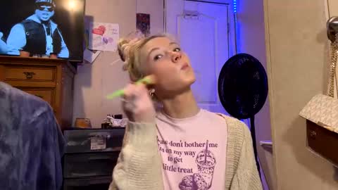 Snapshot of emmwarr1514 chatting on March 11, 2025, 12:39 pm emmwarr1514 online show from March 11, 2025, 12:39 pm