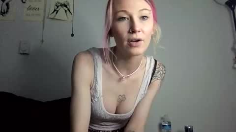 Snapshot of emmwarr1514 chatting on March 3, 2026, 12:44 pm emmwarr1514 online show from March 3, 2026, 12:44 pm