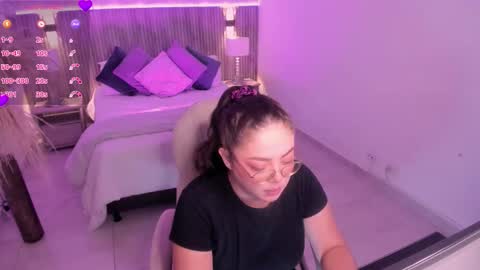 Emmy Walker online show from November 6, 2025, 11:00 am