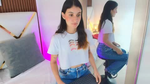 EMY FERRER online show from April 21, 2026, 3:13 am