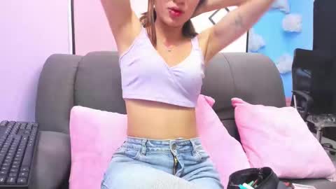 emy_latin online show from November 5, 2025, 8:53 pm