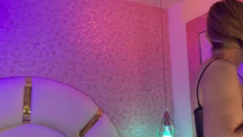 Emy  online show from December 4, 2025, 11:52 am