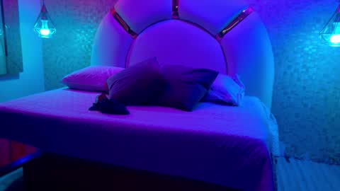 Emy  online show from December 18, 2025, 11:38 am