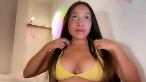 Snapshot of emycutie chatting on October 21, 2025, 3:18 am emily cutie online show from October 21, 2025, 3:18 am