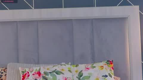  Emy  online show from November 24, 2025, 6:46 am