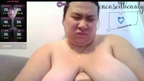 Snapshot of encasedbeauty chatting on August 3, 2026, 6:33 pm Ela online show from August 3, 2026, 6:33 pm