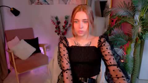 enchanted_bella online show from December 19, 2025, 1:51 pm