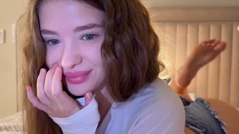 Mia online show from March 5, 2026, 12:17 am