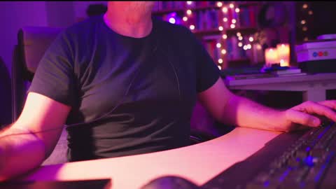 uk online show from December 8, 2024, 10:03 pm