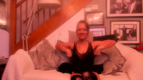 englishcouple81 online show from May 8, 2026, 10:48 pm