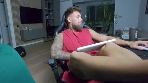 Erik online show from December 19, 2024, 8:34 pm