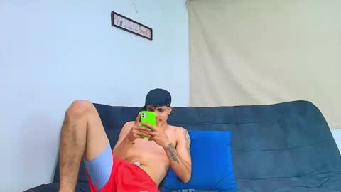 enyel_100 online show from April 10, 2026, 4:17 am