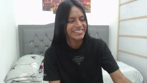 Snapshot of enyelin chatting on October 4, 2025, 12:47 pm Enyenlina online show from October 4, 2025, 12:47 pm