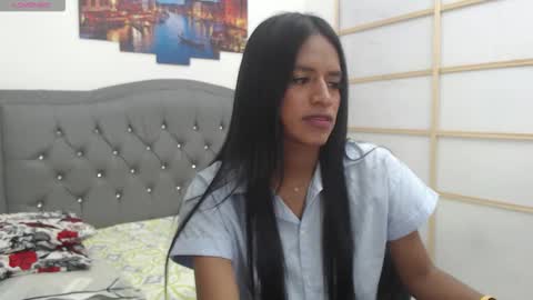 Snapshot of enyelin chatting on October 18, 2025, 5:14 pm Enyenlina online show from October 18, 2025, 5:14 pm