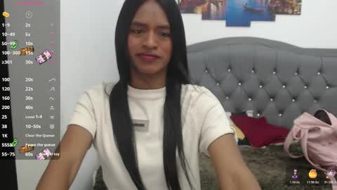 Snapshot of enyelin chatting on November 15, 2025, 12:34 pm Enyenlina online show from November 15, 2025, 12:34 pm