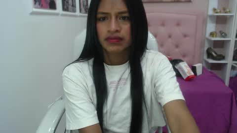 Snapshot of enyelin chatting on November 21, 2025, 10:41 pm Enyenlina online show from November 21, 2025, 10:41 pm