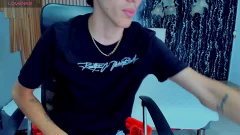 enzoo_smith online show from July 21, 2026, 6:43 pm
