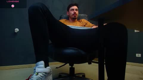 EnzoRace online show from November 6, 2025, 6:47 am