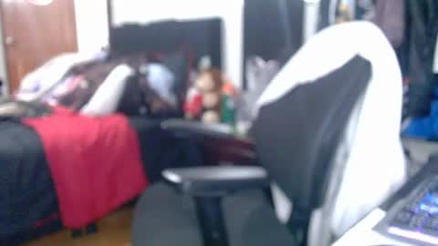 enzoyarack online show from November 20, 2025, 2:23 am