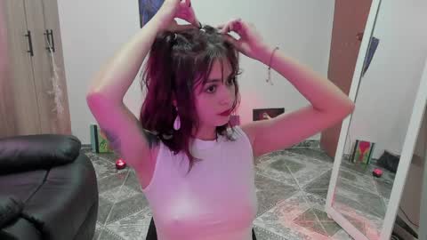 Leyla online show from April 10, 2026, 3:50 pm